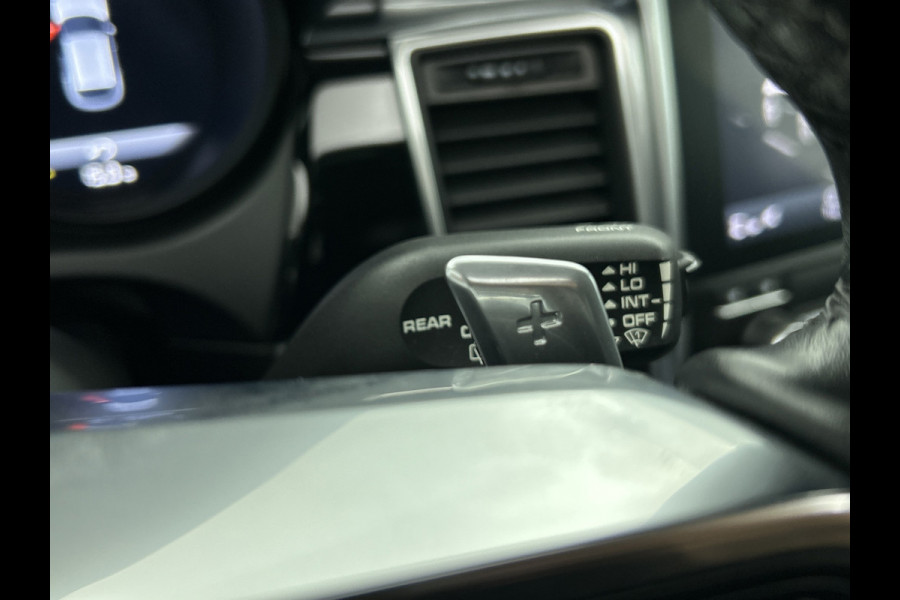 Porsche Macan 2.0 (NL-auto, Panorama, Luchtvering, 18-delige stoelen, Camera, Bose, StoelV, Lane Assist, Etc) Porsche Macan 2.0 (NL-auto, Panorama, Luchtvering, 18-delige stoelen, Camera, Bose, StoelV, Lane Assist, Etc)