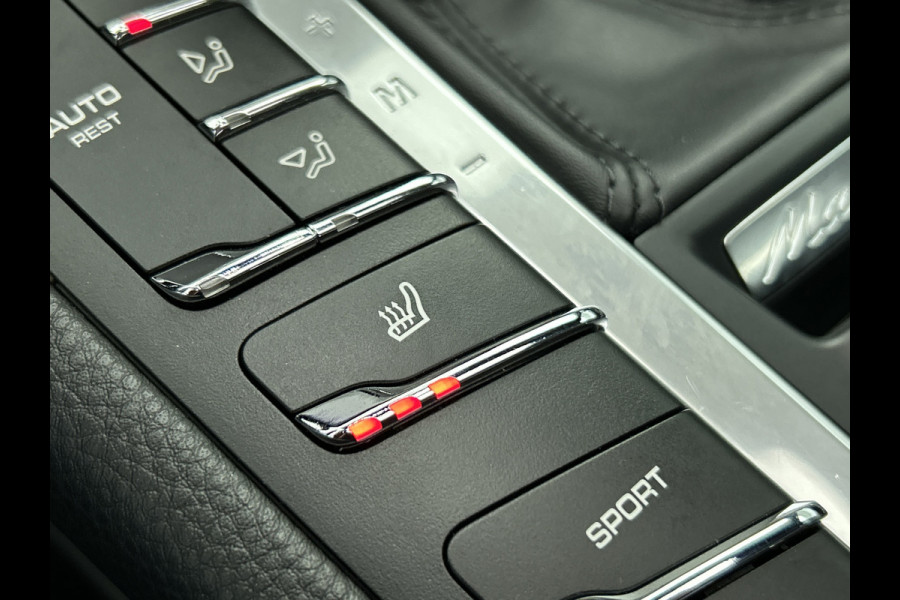 Porsche Macan 2.0 (NL-auto, Panorama, Luchtvering, 18-delige stoelen, Camera, Bose, StoelV, Lane Assist, Etc) Porsche Macan 2.0 (NL-auto, Panorama, Luchtvering, 18-delige stoelen, Camera, Bose, StoelV, Lane Assist, Etc)