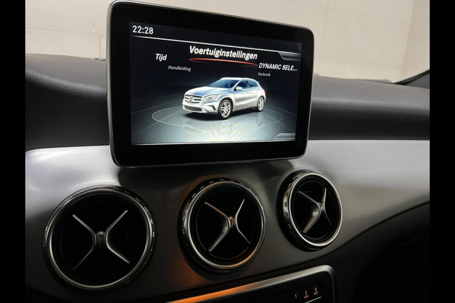 Mercedes-Benz GLA 180 AMG Pano H/K Memory Leer Cruise Clima NAP