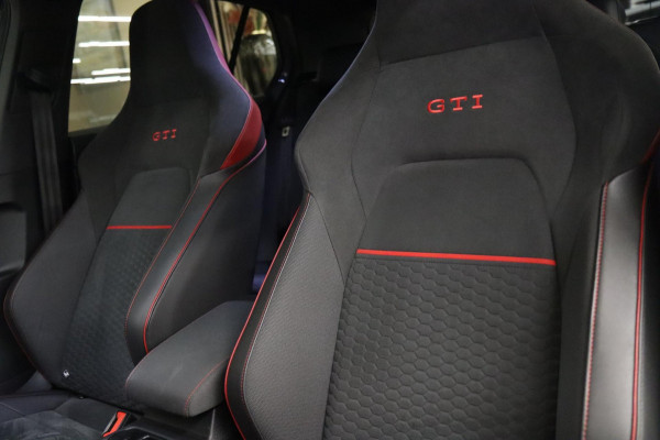 Volkswagen Golf 2.0 TSI GTI 45 JAHRE CLUBSPORT AKRA/PANO/ACC/CAM/CARPLAY/IQ-LIGHT/VOLL Volkswagen Golf 2.0 TSI GTI 45 JAHRE CLUBSPORT AKRA/PANO/ACC/CAM/CARPLAY/IQ-LIGHT/VOLL