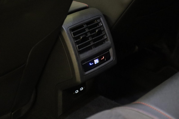 Volkswagen Golf 2.0 TSI GTI 45 JAHRE CLUBSPORT AKRA/PANO/ACC/CAM/CARPLAY/IQ-LIGHT/VOLL Volkswagen Golf 2.0 TSI GTI 45 JAHRE CLUBSPORT AKRA/PANO/ACC/CAM/CARPLAY/IQ-LIGHT/VOLL