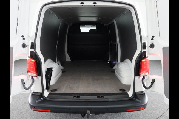 Volkswagen Transporter 2.0 TDI L2H1 28 150 pk | Airco | Trekhaak | Parkeersensoren | Elektr. spiegels (inklapbaar) |