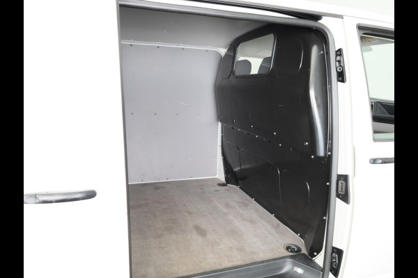 Volkswagen Transporter 2.0 TDI L2H1 28 150 pk | Airco | Trekhaak | Parkeersensoren | Elektr. spiegels (inklapbaar) |