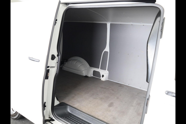 Volkswagen Transporter 2.0 TDI L2H1 28 150 pk | Airco | Trekhaak | Parkeersensoren | Elektr. spiegels (inklapbaar) |