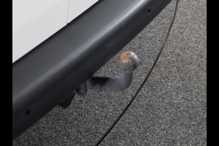 Volkswagen Transporter 2.0 TDI L2H1 28 150 pk | Airco | Trekhaak | Parkeersensoren | Elektr. spiegels (inklapbaar) |