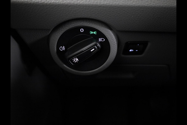 Volkswagen Transporter 2.0 TDI L2H1 28 150 pk | Airco | Trekhaak | Parkeersensoren | Elektr. spiegels (inklapbaar) |