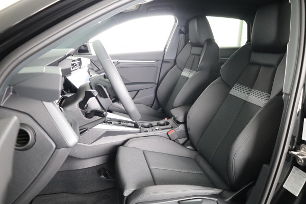 Audi A3 Sportback 40 TFSI e Advanced edition 204pk | Verlengde garantie | Navigatie | Extra getint glas | Verwarmbare voorstoelen Audi A3 Sportback 40 TFSI e Advanced edition 204pk | Verlengde garantie | Navigatie | Extra getint glas | Verwarmbare voorstoelen