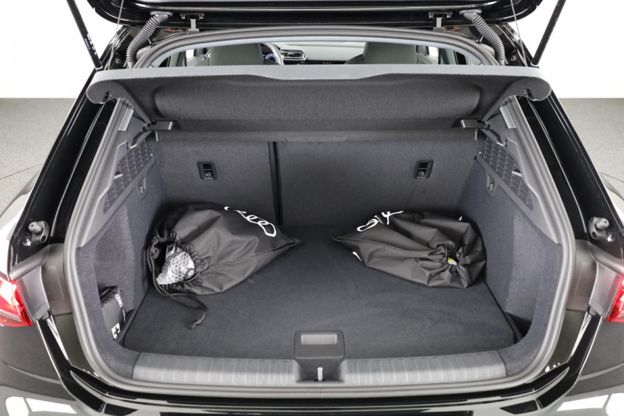 Audi A3 Sportback 40 TFSI e Advanced edition 204pk | Verlengde garantie | Navigatie | Extra getint glas | Verwarmbare voorstoelen Audi A3 Sportback 40 TFSI e Advanced edition 204pk | Verlengde garantie | Navigatie | Extra getint glas | Verwarmbare voorstoelen