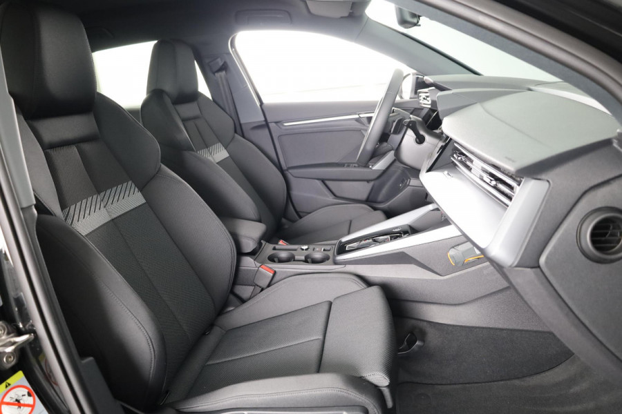 Audi A3 Sportback 40 TFSI e Advanced edition 204pk | Verlengde garantie | Navigatie | Extra getint glas | Verwarmbare voorstoelen Audi A3 Sportback 40 TFSI e Advanced edition 204pk | Verlengde garantie | Navigatie | Extra getint glas | Verwarmbare voorstoelen
