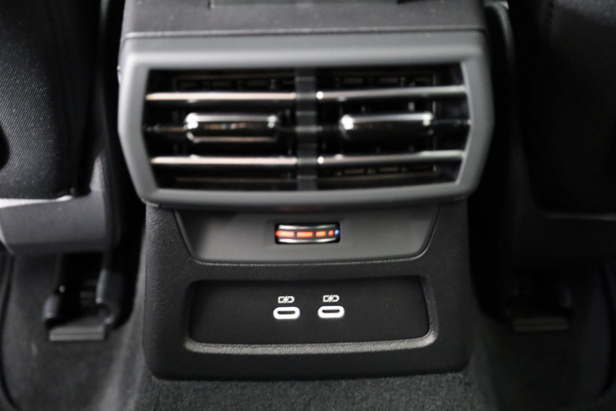 Audi A3 Sportback 40 TFSI e Advanced edition 204pk | Verlengde garantie | Navigatie | Extra getint glas | Verwarmbare voorstoelen Audi A3 Sportback 40 TFSI e Advanced edition 204pk | Verlengde garantie | Navigatie | Extra getint glas | Verwarmbare voorstoelen