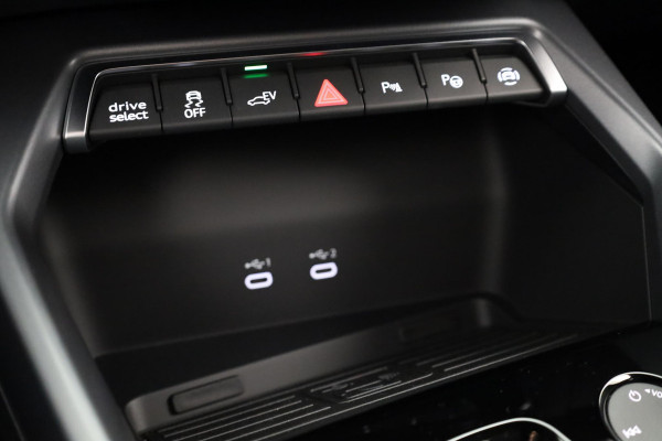 Audi A3 Sportback 40 TFSI e Advanced edition 204pk | Verlengde garantie | Navigatie | Extra getint glas | Verwarmbare voorstoelen Audi A3 Sportback 40 TFSI e Advanced edition 204pk | Verlengde garantie | Navigatie | Extra getint glas | Verwarmbare voorstoelen