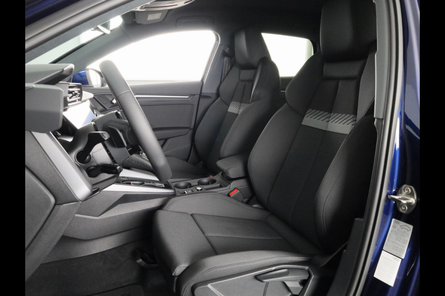 Audi A3 Sportback 40 TFSI e Advanced edition 204pk | Verlengde garantie | Navigatie | Extra getint glas | Verwarmbare voorstoelen Audi A3 Sportback 40 TFSI e Advanced edition 204pk | Verlengde garantie | Navigatie | Extra getint glas | Verwarmbare voorstoelen