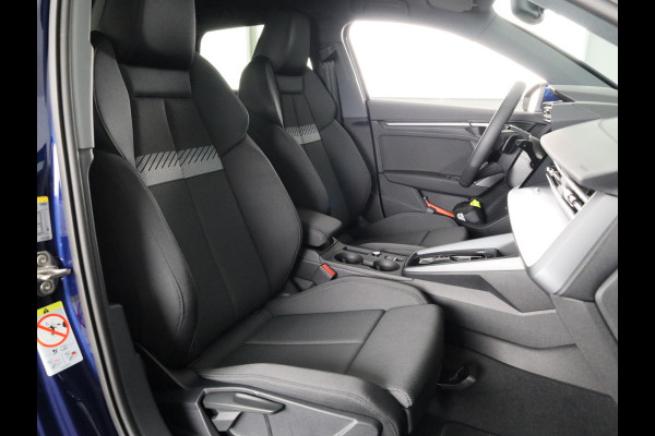 Audi A3 Sportback 40 TFSI e Advanced edition 204pk | Verlengde garantie | Navigatie | Extra getint glas | Verwarmbare voorstoelen Audi A3 Sportback 40 TFSI e Advanced edition 204pk | Verlengde garantie | Navigatie | Extra getint glas | Verwarmbare voorstoelen