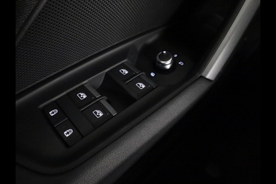 Audi A3 Sportback 40 TFSI e Advanced edition 204pk | Verlengde garantie | Navigatie | Extra getint glas | Verwarmbare voorstoelen Audi A3 Sportback 40 TFSI e Advanced edition 204pk | Verlengde garantie | Navigatie | Extra getint glas | Verwarmbare voorstoelen