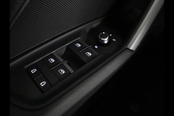 Audi A3 Sportback 40 TFSI e Advanced edition 204pk | Verlengde garantie | Navigatie | Extra getint glas | Verwarmbare voorstoelen Audi A3 Sportback 40 TFSI e Advanced edition 204pk | Verlengde garantie | Navigatie | Extra getint glas | Verwarmbare voorstoelen