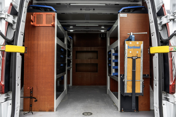 Ford Transit Custom 2.0-TDCI | L2H1 | LED | Inrichting | Omvormer | Cruise | Airco | PDC | Euro 6 Ford Transit Custom 2.0-TDCI | L2H1 | LED | Inrichting | Omvormer | Cruise | Airco | PDC | Euro 6