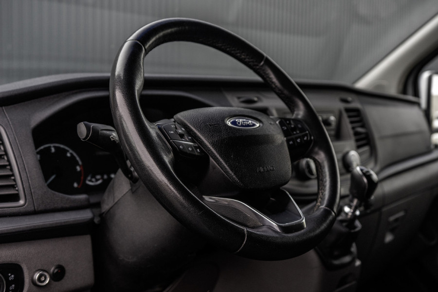 Ford Transit Custom 2.0-TDCI | L2H1 | LED | Inrichting | Omvormer | Cruise | Airco | PDC | Euro 6 Ford Transit Custom 2.0-TDCI | L2H1 | LED | Inrichting | Omvormer | Cruise | Airco | PDC | Euro 6