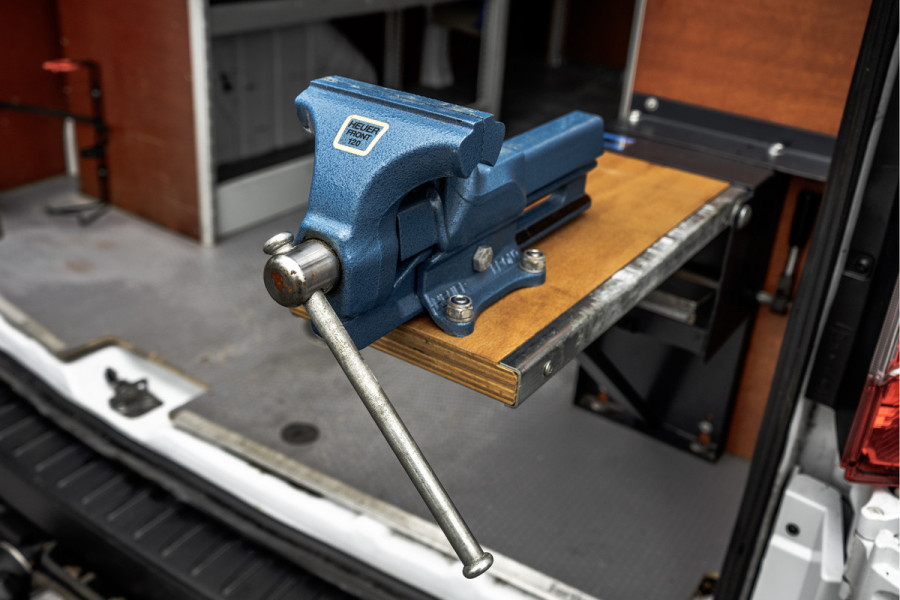 Ford Transit Custom 2.0-TDCI | L2H1 | LED | Inrichting | Omvormer | Cruise | Airco | PDC | Euro 6 Ford Transit Custom 2.0-TDCI | L2H1 | LED | Inrichting | Omvormer | Cruise | Airco | PDC | Euro 6