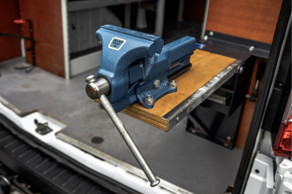 Ford Transit Custom 2.0-TDCI | L2H1 | LED | Inrichting | Omvormer | Cruise | Airco | PDC | Euro 6 Ford Transit Custom 2.0-TDCI | L2H1 | LED | Inrichting | Omvormer | Cruise | Airco | PDC | Euro 6