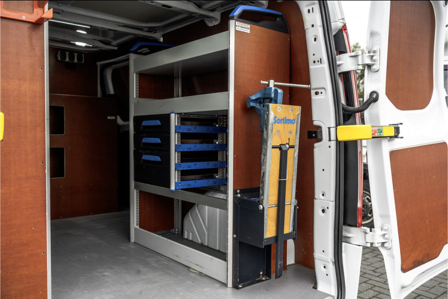 Ford Transit Custom 2.0-TDCI | L2H1 | LED | Inrichting | Omvormer | Cruise | Airco | PDC | Euro 6 Ford Transit Custom 2.0-TDCI | L2H1 | LED | Inrichting | Omvormer | Cruise | Airco | PDC | Euro 6