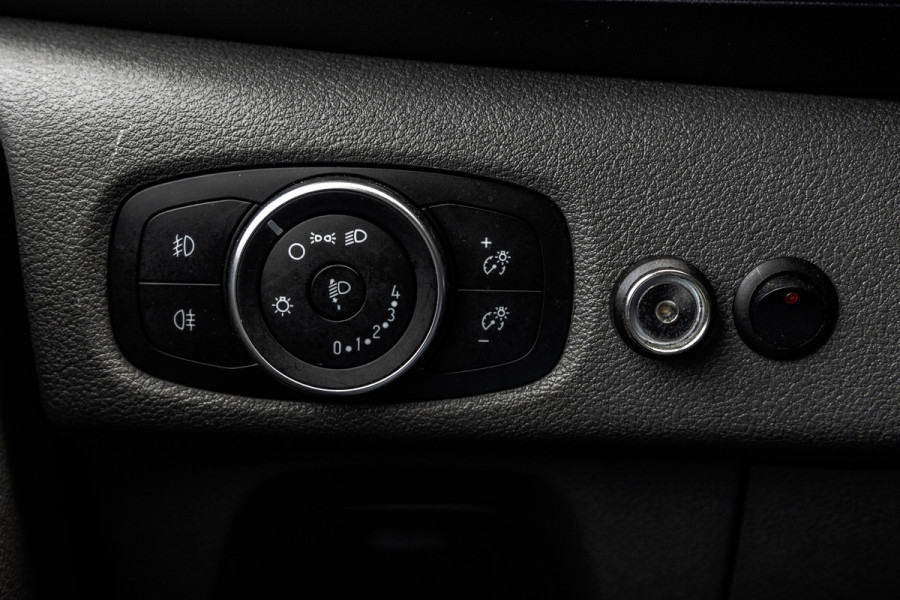 Ford Transit Custom 2.0-TDCI | L2H1 | LED | Inrichting | Omvormer | Cruise | Airco | PDC | Euro 6 Ford Transit Custom 2.0-TDCI | L2H1 | LED | Inrichting | Omvormer | Cruise | Airco | PDC | Euro 6