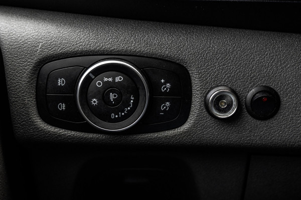 Ford Transit Custom 2.0-TDCI | L2H1 | LED | Inrichting | Omvormer | Cruise | Airco | PDC | Euro 6 Ford Transit Custom 2.0-TDCI | L2H1 | LED | Inrichting | Omvormer | Cruise | Airco | PDC | Euro 6