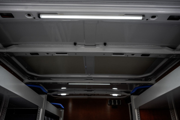 Ford Transit Custom 2.0-TDCI | L2H1 | LED | Inrichting | Omvormer | Cruise | Airco | PDC | Euro 6 Ford Transit Custom 2.0-TDCI | L2H1 | LED | Inrichting | Omvormer | Cruise | Airco | PDC | Euro 6