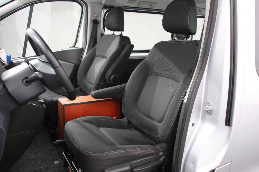 Renault Trafic Passenger 1.6 dCi Grand Authentique Energy incl. BPM/ BTW  L2H1 8 persoons !  Navigatie Airco voor en achter Parkeer sensoren Cruise Control Bumpers in kleur
