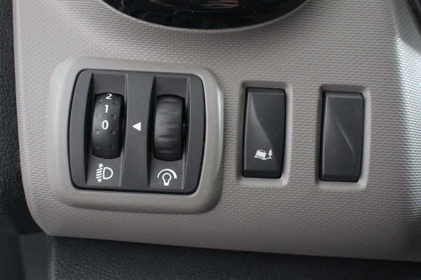 Renault Trafic Passenger 1.6 dCi Grand Authentique Energy incl. BPM/ BTW  L2H1 8 persoons !  Navigatie Airco voor en achter Parkeer sensoren Cruise Control Bumpers in kleur