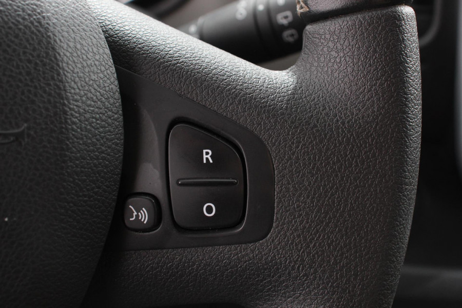 Renault Trafic Passenger 1.6 dCi Grand Authentique Energy incl. BPM/ BTW  L2H1 8 persoons !  Navigatie Airco voor en achter Parkeer sensoren Cruise Control Bumpers in kleur