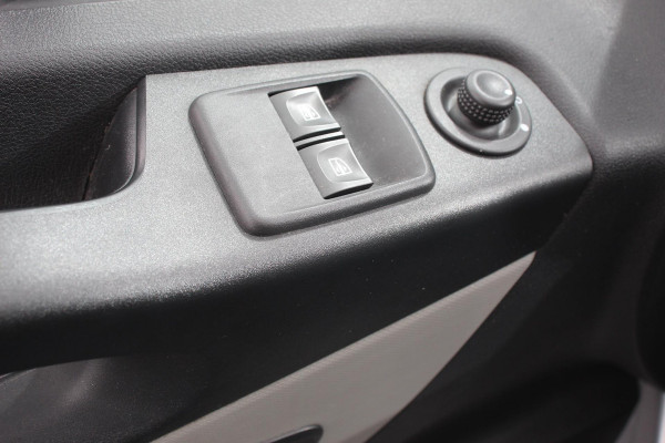 Renault Trafic Passenger 1.6 dCi Grand Authentique Energy incl. BPM/ BTW  L2H1 8 persoons !  Navigatie Airco voor en achter Parkeer sensoren Cruise Control Bumpers in kleur