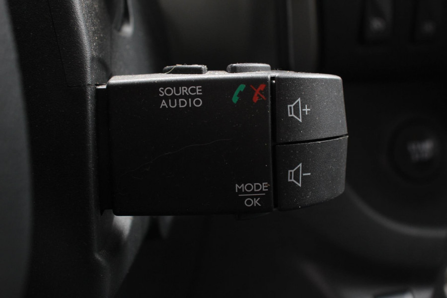 Renault Trafic Passenger 1.6 dCi Grand Authentique Energy incl. BPM/ BTW  L2H1 8 persoons !  Navigatie Airco voor en achter Parkeer sensoren Cruise Control Bumpers in kleur