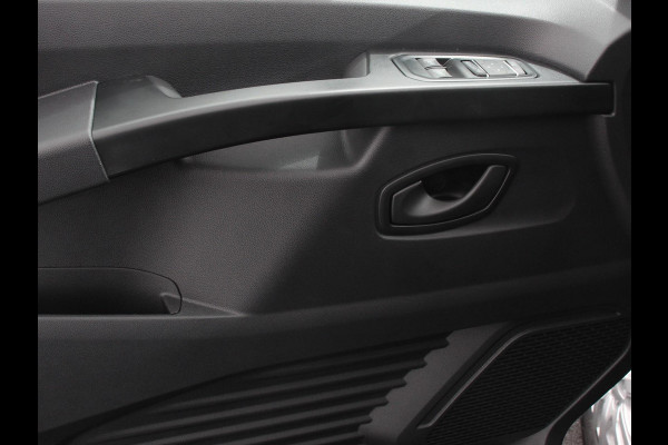 Renault Trafic 2.0 Blue dCi 110 T30 L2H1 Advance Navigatie Airco Lichtmetalen velgen Betimmering Trekhaak Parkeer sensoren Dab