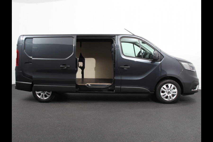 Renault Trafic 2.0 Blue dCi 110 T30 L2H1 Advance Navigatie bluetooth DAB Camera Airco Trekhaak Houten bekleding Lichtmetalen velgen