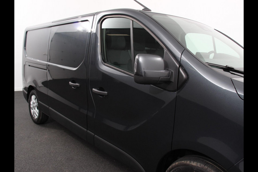 Renault Trafic 2.0 Blue dCi 110 T30 L2H1 Advance Navigatie bluetooth DAB Camera Airco Trekhaak Houten bekleding Lichtmetalen velgen