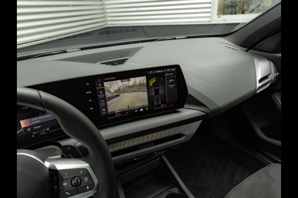 BMW 1-serie 120 M-Sport Pro - Pano - Trekhaak - Driving Ass - Camera BMW 1-serie 120 M-Sport Pro - Pano - Trekhaak - Driving Ass - Camera