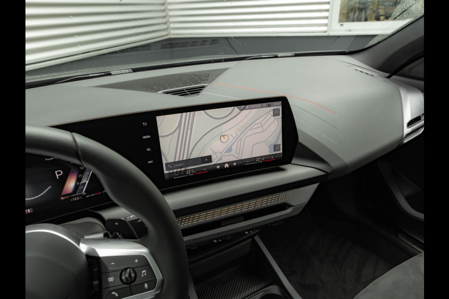 BMW 1-serie 120 M-Sport Pro - Pano - Trekhaak - Driving Ass - Camera BMW 1-serie 120 M-Sport Pro - Pano - Trekhaak - Driving Ass - Camera