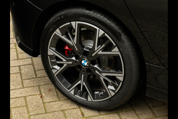 BMW 1-serie 120 M-Sport Pro - Pano - Trekhaak - Driving Ass - Camera BMW 1-serie 120 M-Sport Pro - Pano - Trekhaak - Driving Ass - Camera