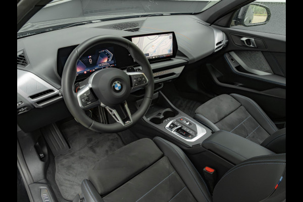 BMW 1-serie 120 M-Sport Pro - Pano - Trekhaak - Driving Ass - Camera BMW 1-serie 120 M-Sport Pro - Pano - Trekhaak - Driving Ass - Camera