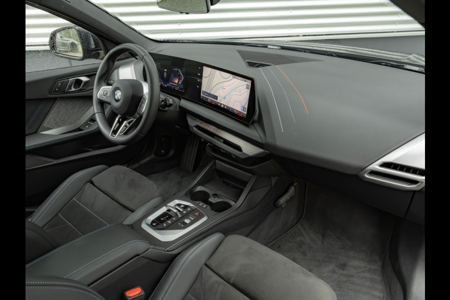 BMW 1-serie 120 M-Sport Pro - Pano - Trekhaak - Driving Ass - Camera BMW 1-serie 120 M-Sport Pro - Pano - Trekhaak - Driving Ass - Camera