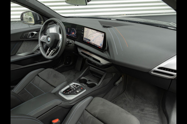BMW 1-serie 120 M-Sport Pro - Pano - Trekhaak - Driving Ass - Camera BMW 1-serie 120 M-Sport Pro - Pano - Trekhaak - Driving Ass - Camera