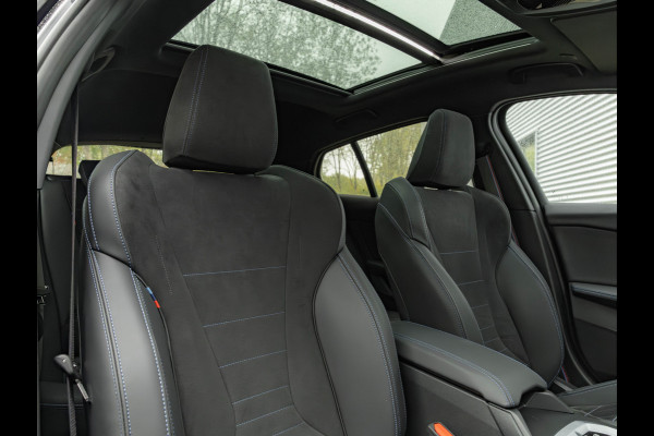 BMW 1-serie 120 M-Sport Pro - Pano - Trekhaak - Driving Ass - Camera BMW 1-serie 120 M-Sport Pro - Pano - Trekhaak - Driving Ass - Camera