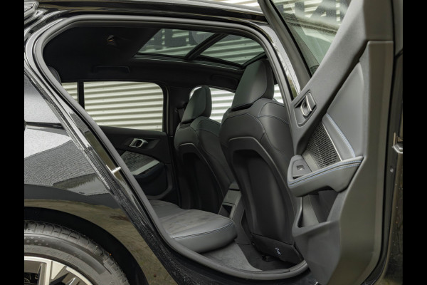 BMW 1-serie 120 M-Sport Pro - Pano - Trekhaak - Driving Ass - Camera BMW 1-serie 120 M-Sport Pro - Pano - Trekhaak - Driving Ass - Camera