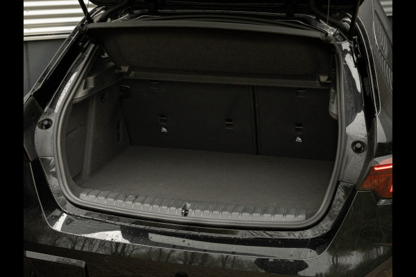 BMW 1-serie 120 M-Sport Pro - Pano - Trekhaak - Driving Ass - Camera BMW 1-serie 120 M-Sport Pro - Pano - Trekhaak - Driving Ass - Camera