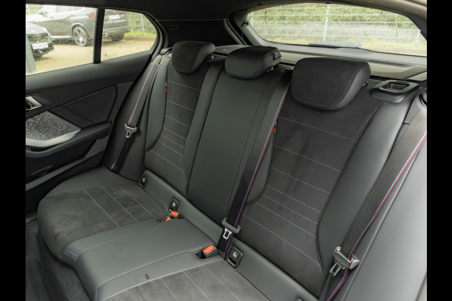 BMW 1-serie 120 M-Sport Pro - Pano - Trekhaak - Driving Ass - Camera BMW 1-serie 120 M-Sport Pro - Pano - Trekhaak - Driving Ass - Camera