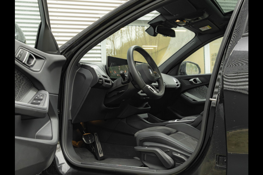BMW 1-serie 120 M-Sport Pro - Pano - Trekhaak - Driving Ass - Camera BMW 1-serie 120 M-Sport Pro - Pano - Trekhaak - Driving Ass - Camera