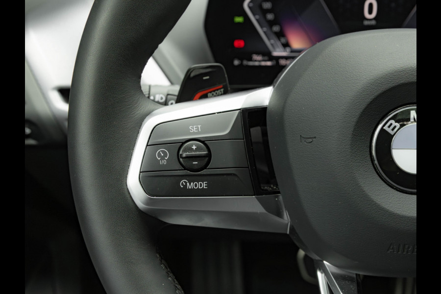 BMW 1-serie 120 M-Sport Pro - Pano - Trekhaak - Driving Ass - Camera BMW 1-serie 120 M-Sport Pro - Pano - Trekhaak - Driving Ass - Camera