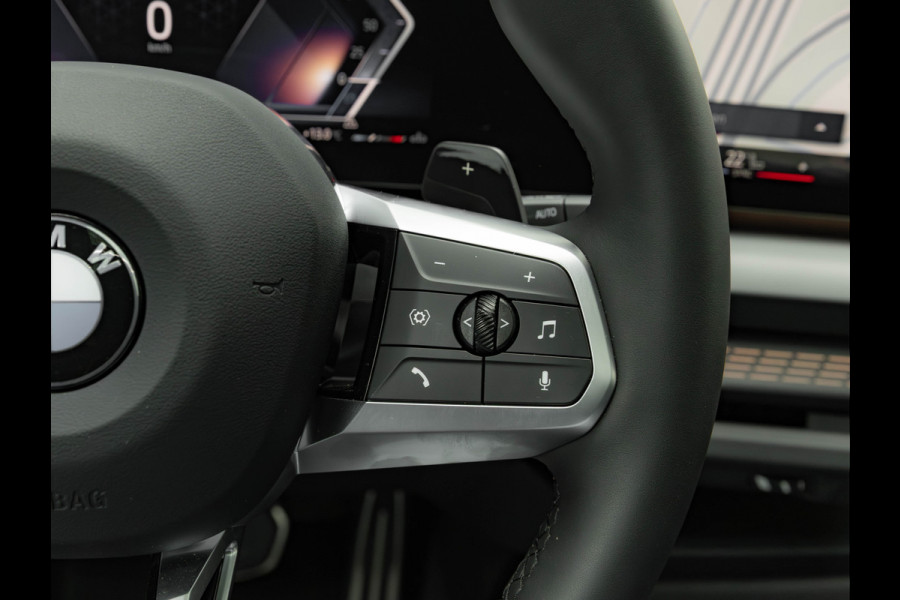 BMW 1-serie 120 M-Sport Pro - Pano - Trekhaak - Driving Ass - Camera BMW 1-serie 120 M-Sport Pro - Pano - Trekhaak - Driving Ass - Camera