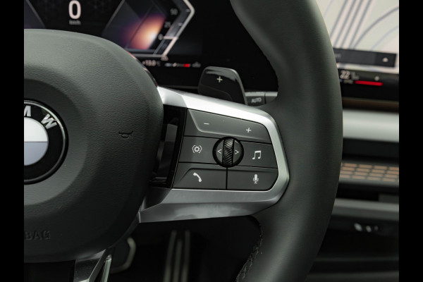 BMW 1-serie 120 M-Sport Pro - Pano - Trekhaak - Driving Ass - Camera BMW 1-serie 120 M-Sport Pro - Pano - Trekhaak - Driving Ass - Camera