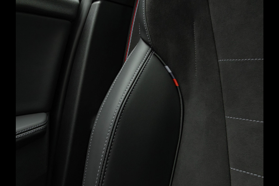 BMW 1-serie 120 M-Sport Pro - Pano - Trekhaak - Driving Ass - Camera BMW 1-serie 120 M-Sport Pro - Pano - Trekhaak - Driving Ass - Camera